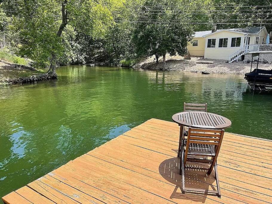Lakefront Cottage In Secluded Cove ซันไรส์บีช ภายนอก รูปภาพ